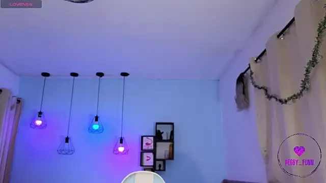 Snapshot of Peggy_Funn chatting on December 30, 2:31 am Peggy Funn online show from December 30, 2:31 am