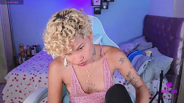 Snapshot of Peggy_Funn chatting on January 4, 9:52 pm Peggy Funn online show from January 4, 9:52 pm