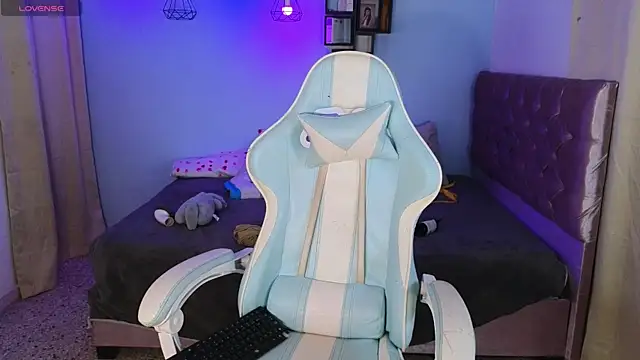 Snapshot of Peggy_Funn chatting on January 13, 2:28 am Peggy Funn online show from January 13, 2:28 am