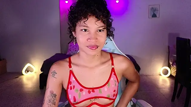 Snapshot of Peggy_Funn chatting on September 17, 11:28 pm Peggy Funn online show from September 17, 11:28 pm