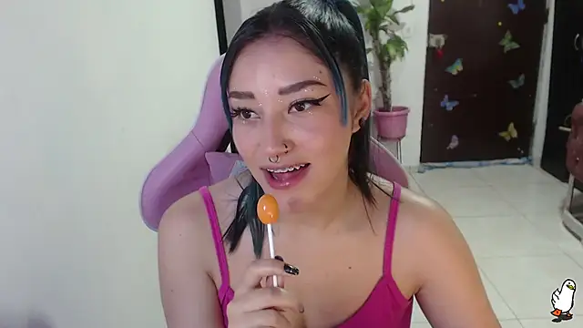 Snapshot of littleangel1_m chatting on November 4, 9:36 pm littleangel1 m online show from November 4, 9:36 pm