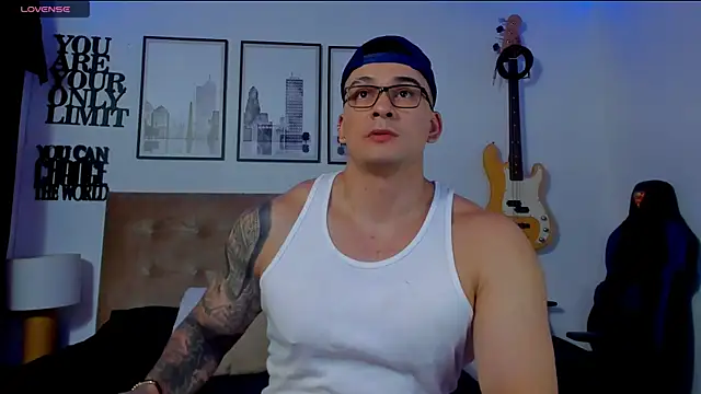 seancarreraa online show from December 18, 3:23 am