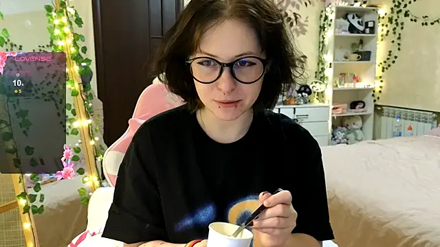 Snapshot of lily_noris chatting on December 13, 1:15 am lily noris online show from December 13, 1:15 am