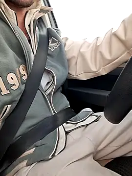 Snapshot of Zeefy chatting on January 4, 8:28 am Zeefy online show from January 4, 8:28 am