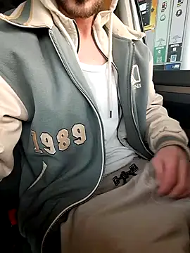 Snapshot of Zeefy chatting on January 10, 2:34 pm Zeefy online show from January 10, 2:34 pm