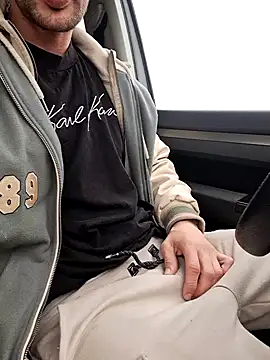 Snapshot of Zeefy chatting on March 15, 10:24 am Zeefy online show from March 15, 10:24 am