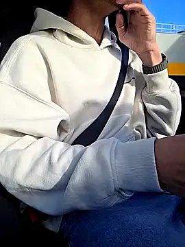 Snapshot of Zeefy chatting on October 13, 8:14 am Zeefy online show from October 13, 8:14 am