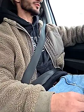 Snapshot of Zeefy chatting on November 3, 9:43 am Zeefy online show from November 3, 9:43 am