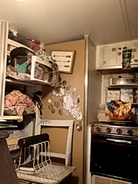 whitetrashdirtyslut online show from April 4, 3:53 pm