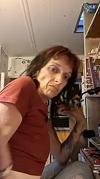 whitetrashdirtyslut online show from June 17, 12:07 pm