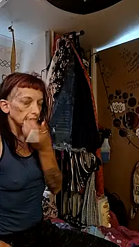 whitetrashdirtyslut online show from June 28, 3:29 pm
