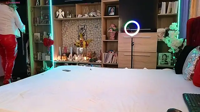 Snapshot of SeductiveCeline chatting on March 17, 12:04 pm SeductiveCeline online show from March 17, 12:04 pm