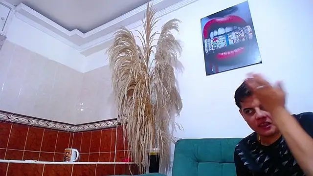 Leon hot X online show from February 6, 7:40 pm