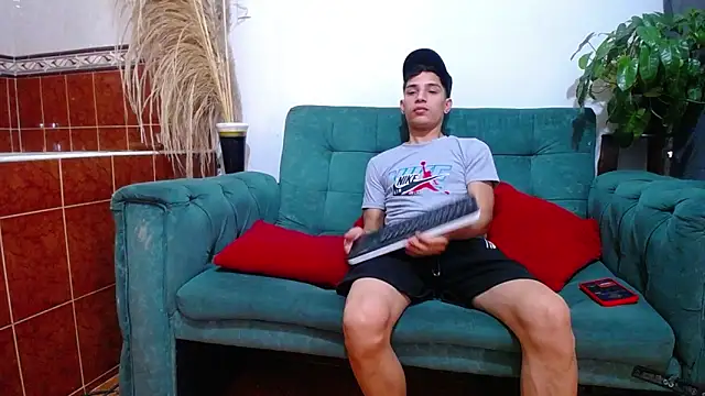 Leon hot X online show from February 7, 6:56 pm