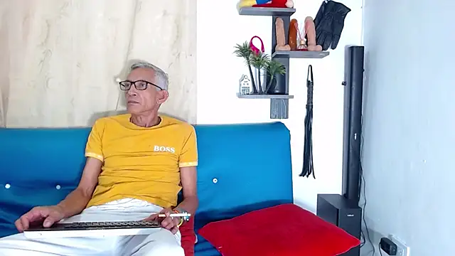 Leon hot X online show from October 12, 8:30 pm