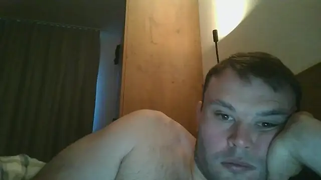 Snapshot of hotshot5395 chatting on September 28, 5:02 am hotshot5395 online show from September 28, 5:02 am