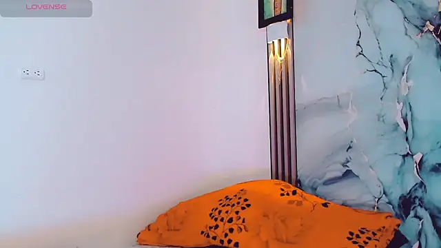 khiara moretti online show from November 14, 11:20 am