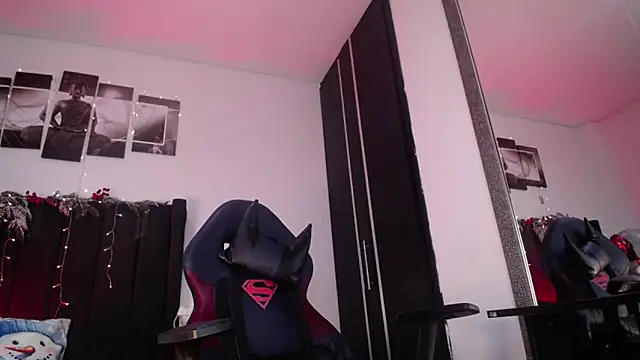 Snapshot of muscle_ares chatting on December 7, 2:13 pm muscle ares online show from December 7, 2:13 pm