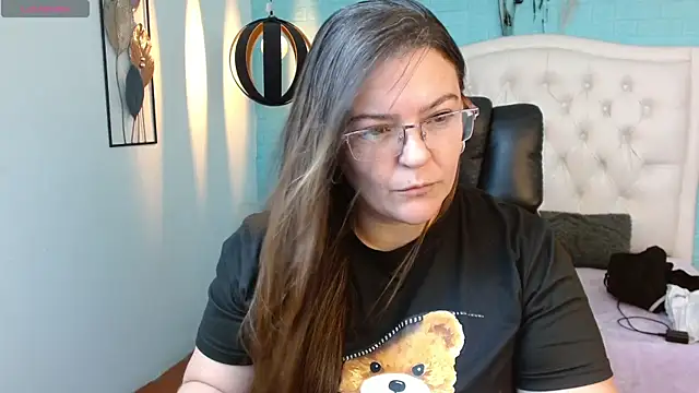 MsJossie online show from April 16, 3:40 am