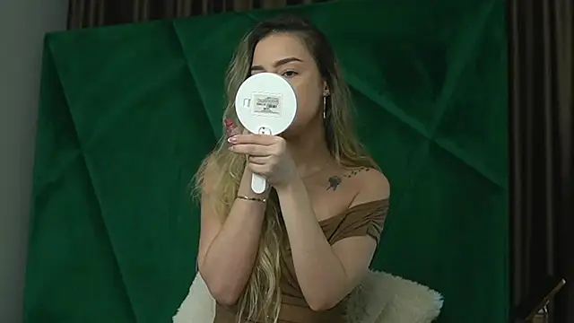 ScarletColes online show from November 21, 12:21 am