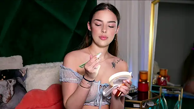 ScarletColes online show from April 2, 12:19 am