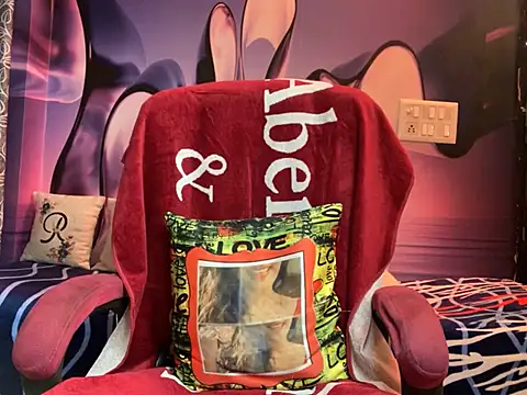 Royal girl 1 online show from February 20, 8:03 pm