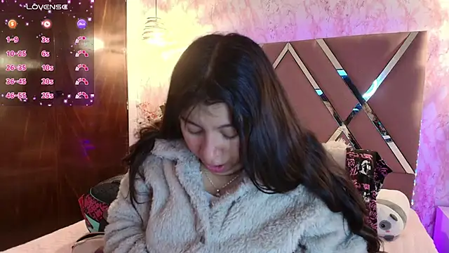 Snapshot of Miaa_Smiith1 chatting on February 12, 12:22 pm Miaa Smiith1 online show from February 12, 12:22 pm