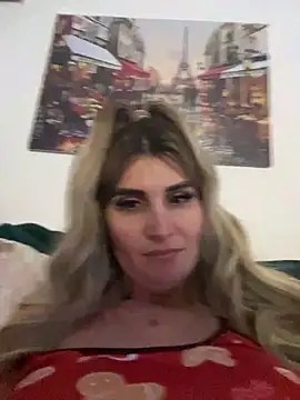 Snapshot of EvelynFrances chatting on January 2, 10:44 pm EvelynFrances online show from January 2, 10:44 pm