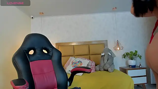 LARSONMIA online show from February 1, 12:16 pm