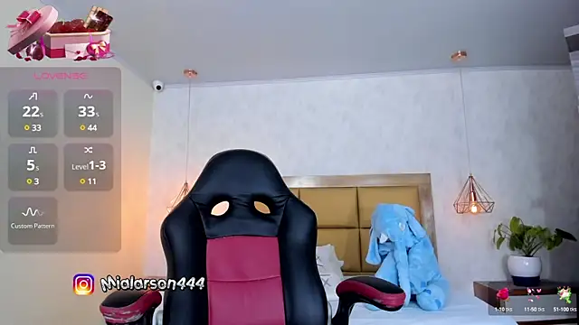 LARSONMIA online show from March 1, 11:50 am