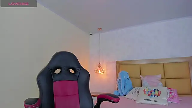 LARSONMIA online show from March 10, 12:15 pm