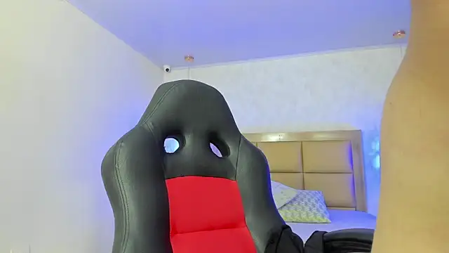 LARSONMIA online show from October 1, 12:22 pm