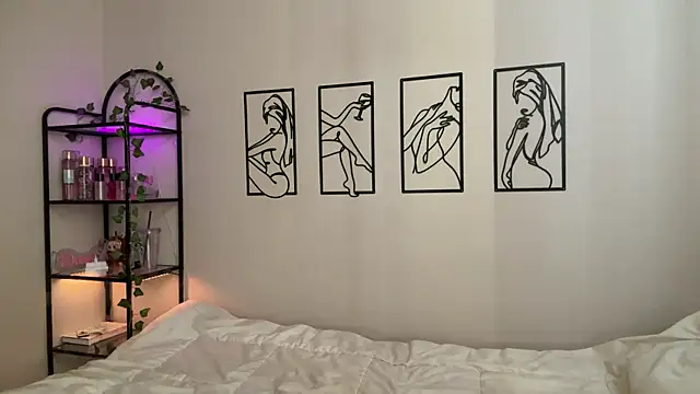 Megan Rodrigo online show from November 12, 7:24 pm