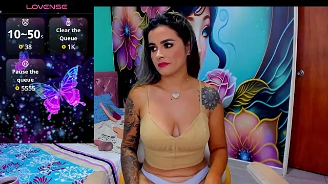 Snapshot of mia_bigtits17 chatting on December 5, 10:23 pm mia bigtits17 online show from December 5, 10:23 pm
