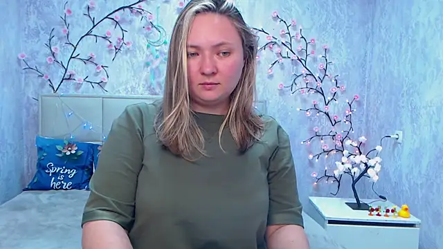 Snapshot of SallyVerda chatting on May 19, 1:56 am SallyVerda online show from May 19, 1:56 am
