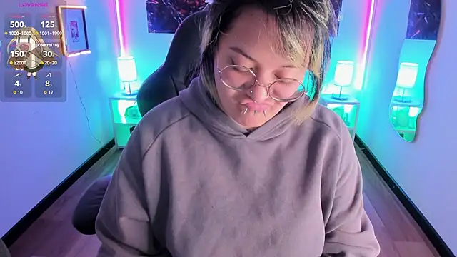 lucky-leah online show from October 25, 3:47 am