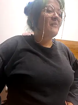 lucky-leah online show from March 19, 3:21 am