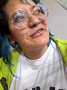 lucky-leah online show from May 7, 3:56 am