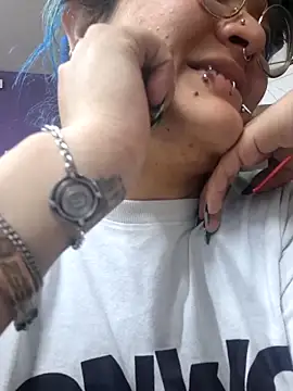 lucky-leah online show from May 9, 4:28 am