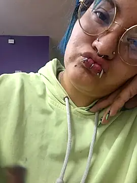 lucky-leah online show from May 15, 3:35 am
