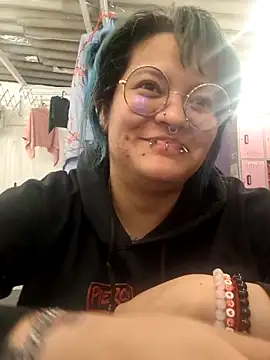 lucky-leah online show from June 3, 3:42 am