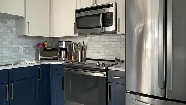 YUMIandbigWOLF online show from February 25, 9:46 pm