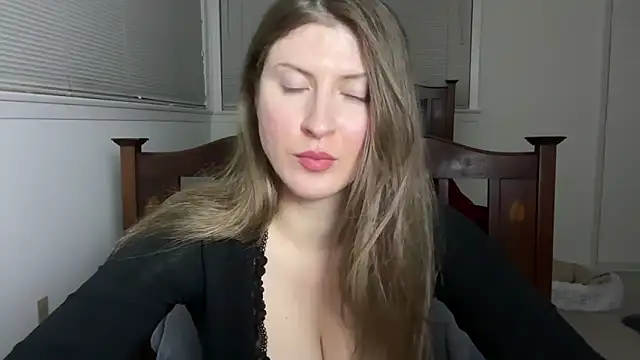 YUMIandbigWOLF online show from February 9, 4:16 am