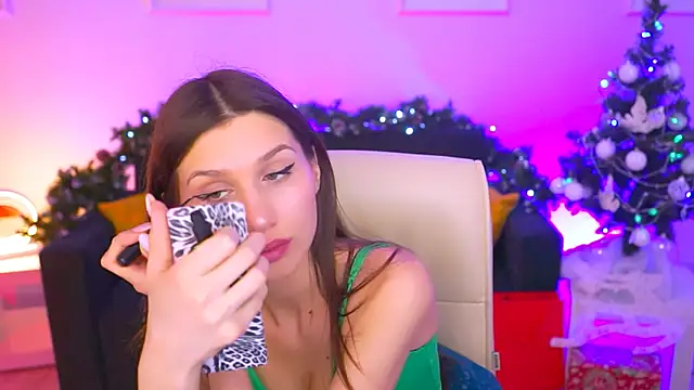 MollyPerry online show from December 11, 4:09 pm