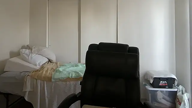 Snapshot of Drummajor chatting on December 16, 10:45 pm Drummajor online show from December 16, 10:45 pm