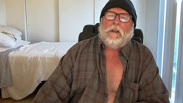 Snapshot of Drummajor chatting on January 14, 3:57 pm Drummajor online show from January 14, 3:57 pm