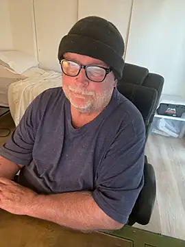 Snapshot of Drummajor chatting on March 8, 11:39 pm Drummajor online show from March 8, 11:39 pm