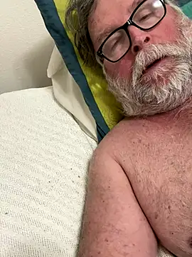 Snapshot of Drummajor chatting on October 4, 3:59 am Drummajor online show from October 4, 3:59 am