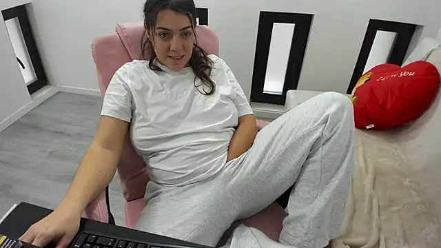 Dyana Kaylinn online show from February 7, 6:06 am