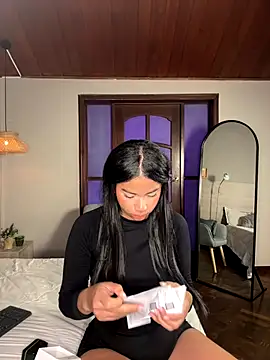 nayah   online show from December 19, 7:54 pm